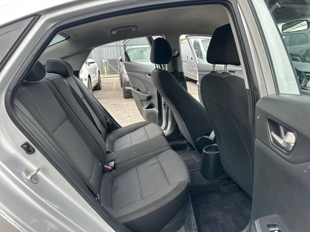 Photo 18 of this HYUNDAI ACCENT