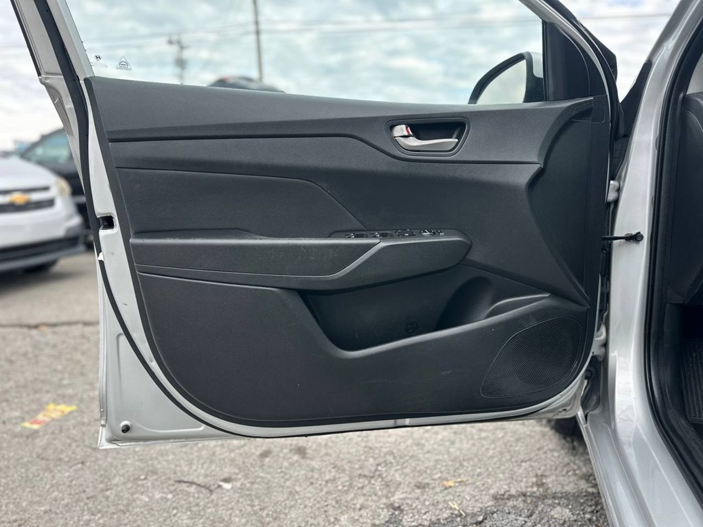 Photo 14 of this HYUNDAI ACCENT