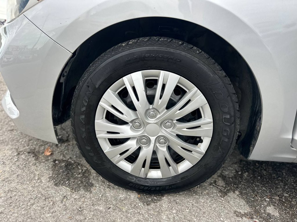 Photo 27 of this HYUNDAI ACCENT