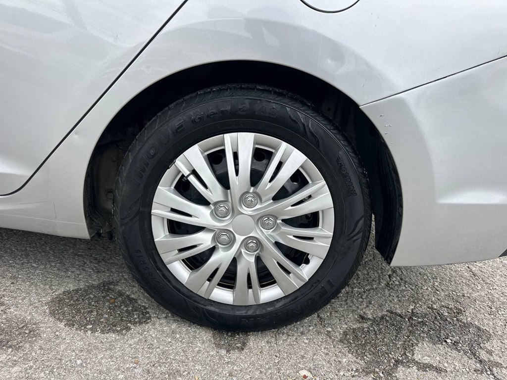 Photo 25 of this HYUNDAI ACCENT