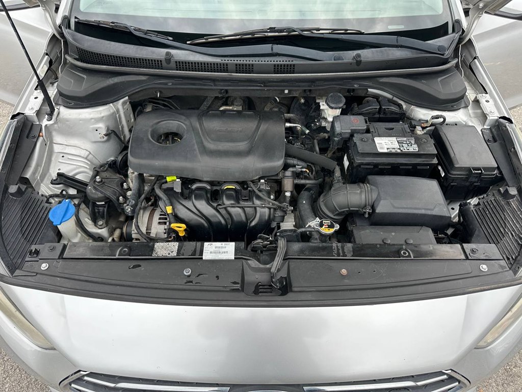 Photo 10 of this HYUNDAI ACCENT