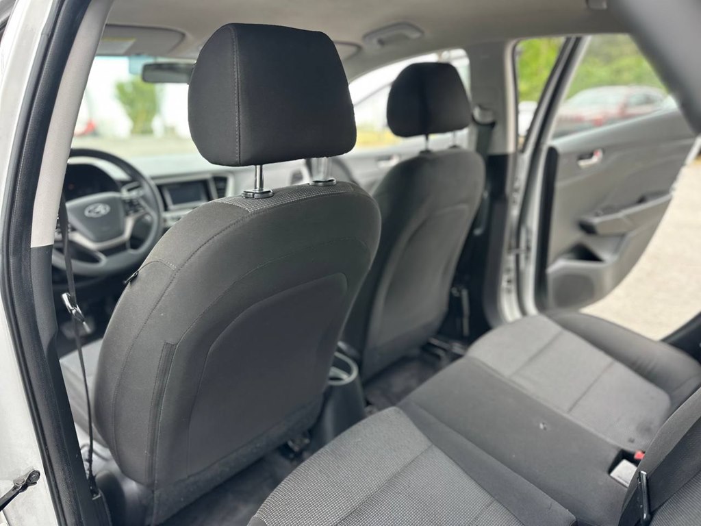 Photo 15 of this HYUNDAI ACCENT