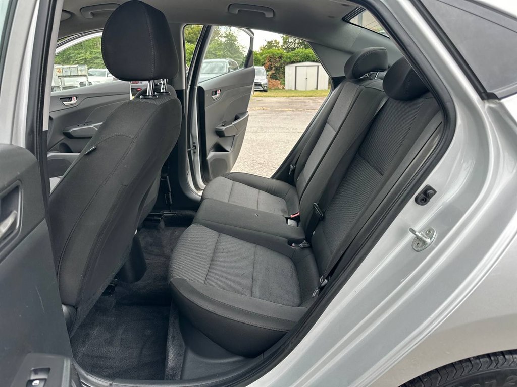 Photo 16 of this HYUNDAI ACCENT
