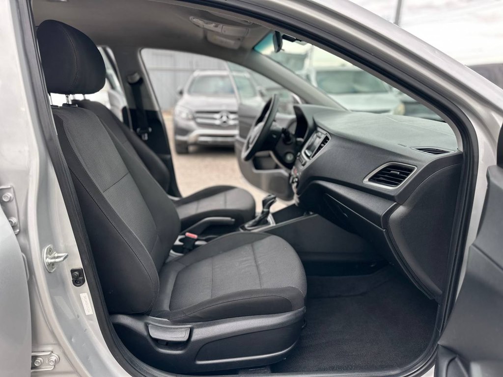 Photo 21 of this HYUNDAI ACCENT