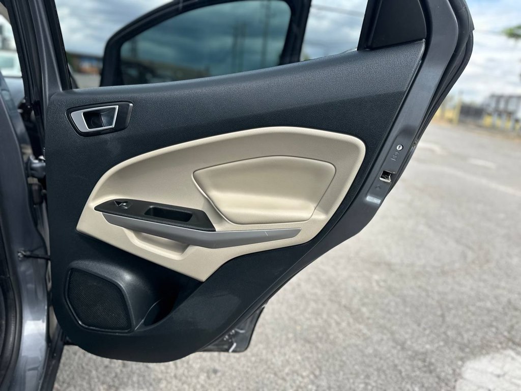 Photo 22 of this FORD ECOSPORT