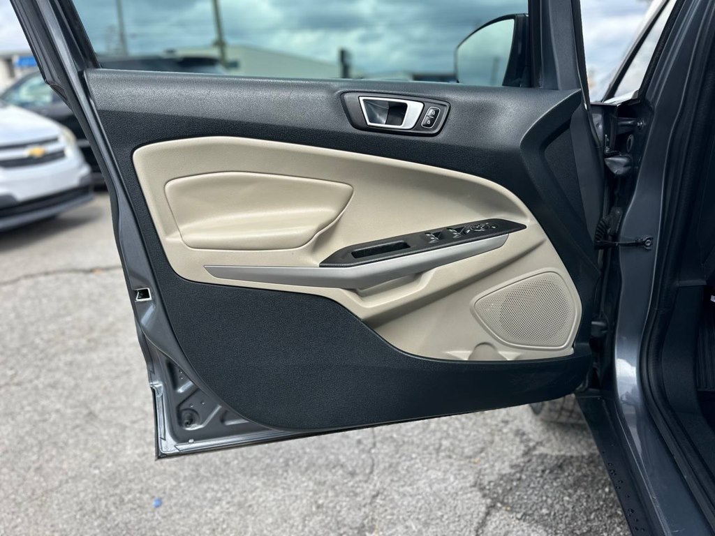 Photo 15 of this FORD ECOSPORT