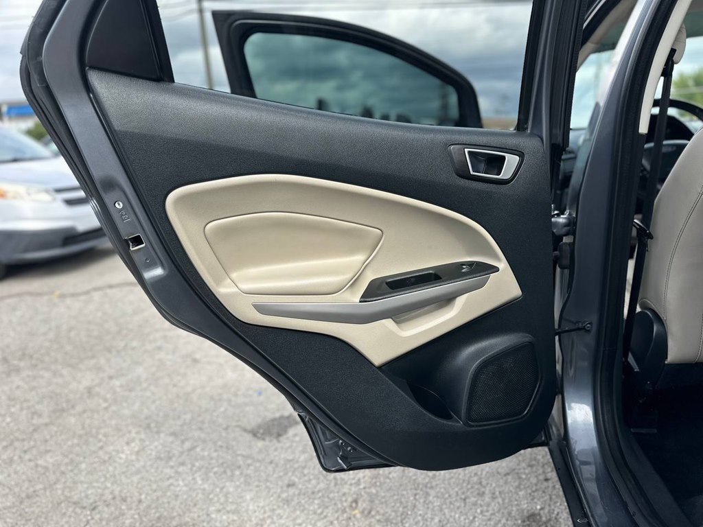 Photo 20 of this FORD ECOSPORT