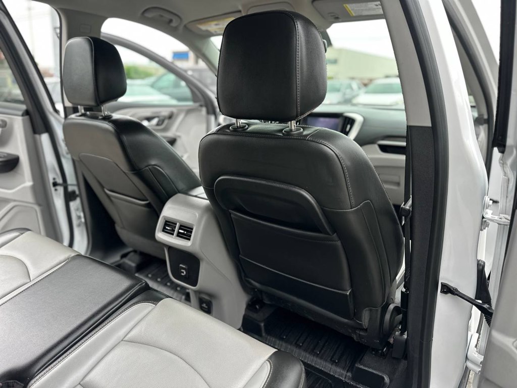 Photo 21 of this GMC TERRAIN