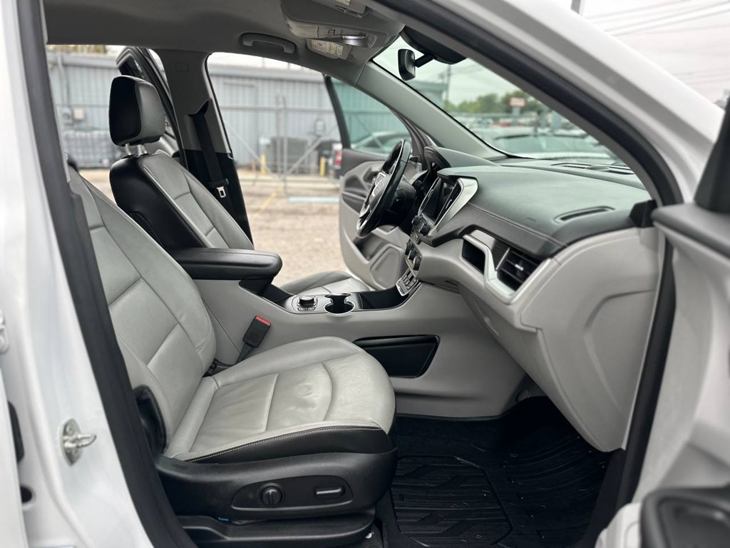 Photo 24 of this GMC TERRAIN