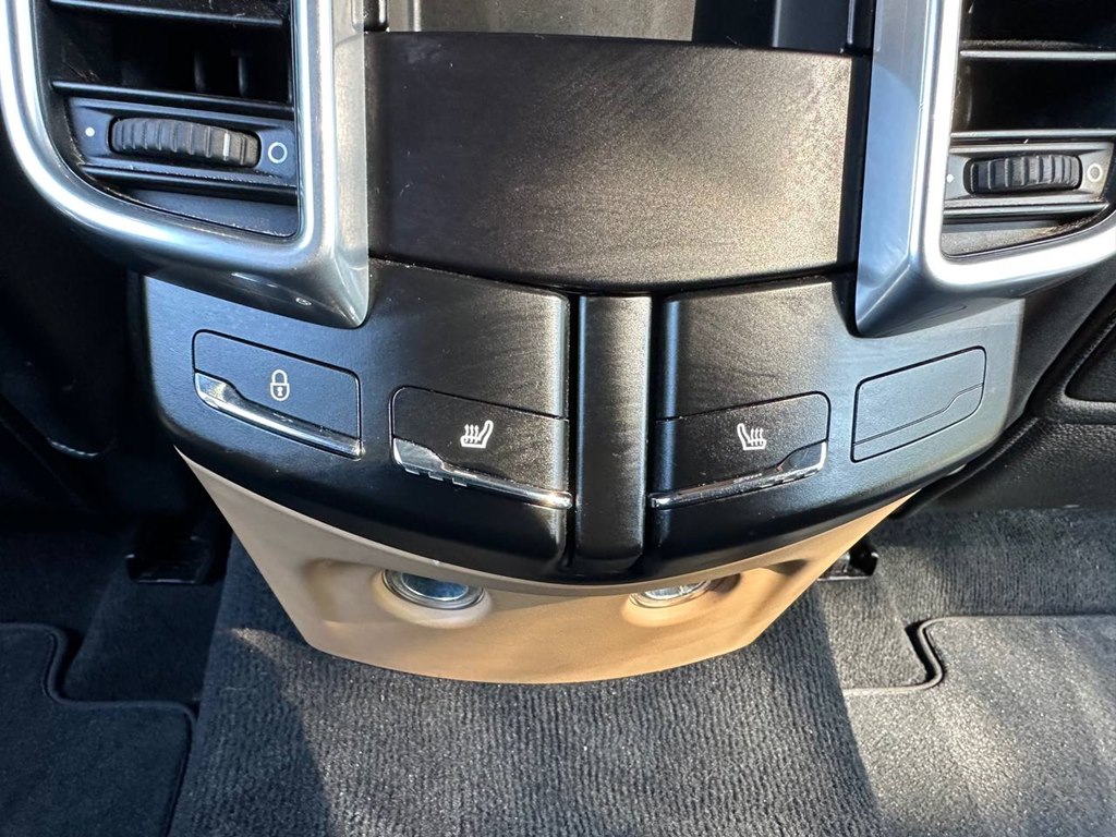Photo 20 of this PORSCHE CAYENNE