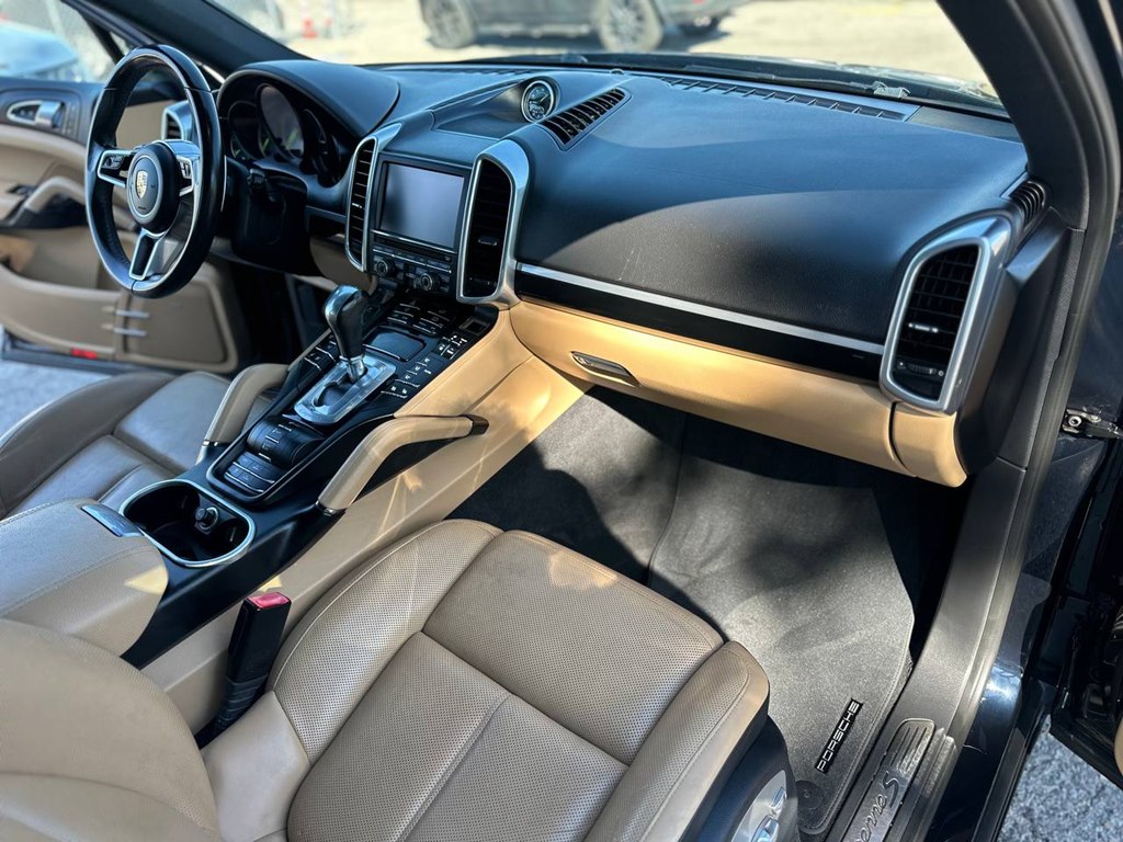 Photo 26 of this PORSCHE CAYENNE
