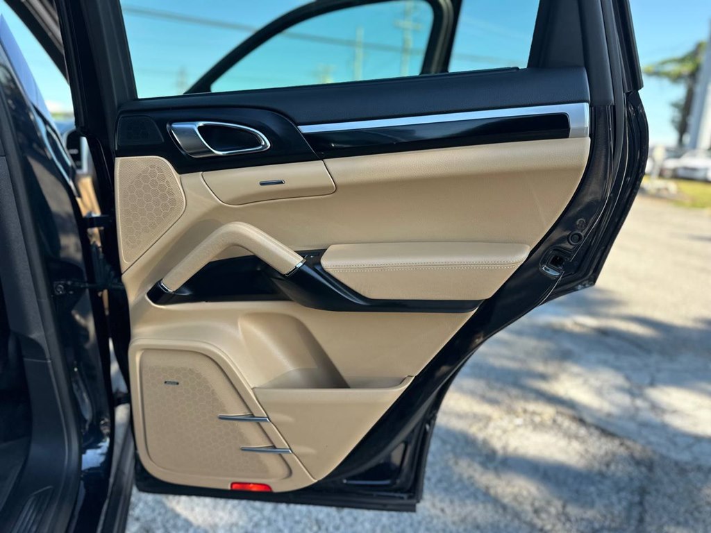 Photo 24 of this PORSCHE CAYENNE