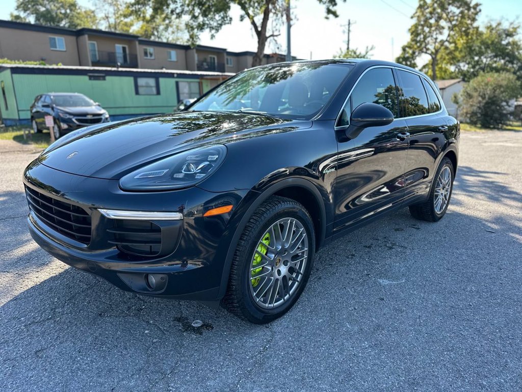 Photo 2 of this PORSCHE CAYENNE