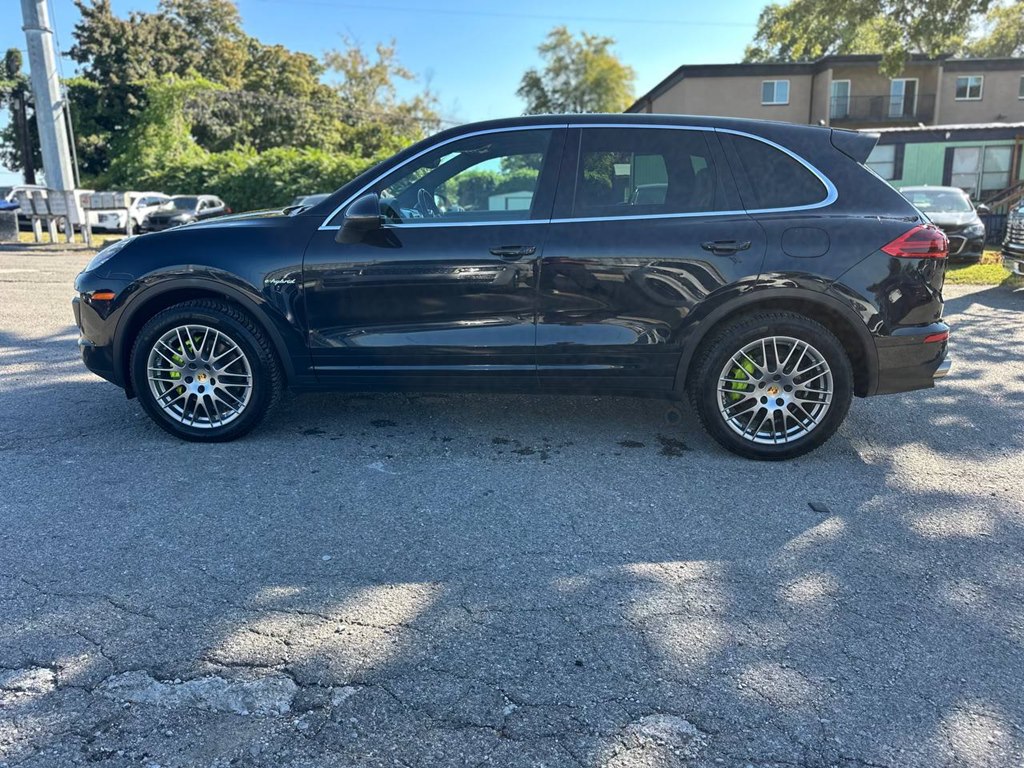 Photo 9 of this PORSCHE CAYENNE