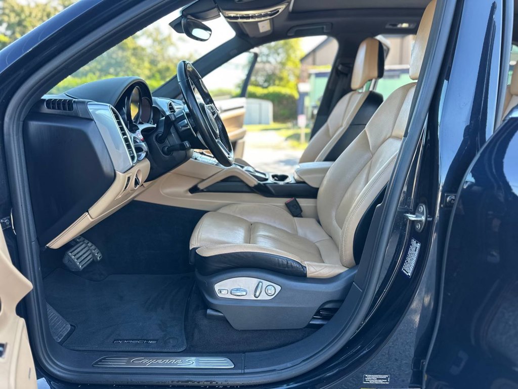 Photo 14 of this PORSCHE CAYENNE