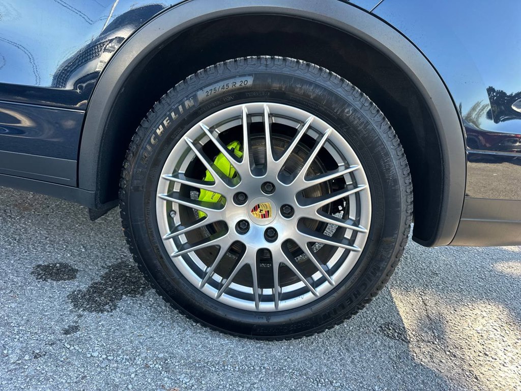 Photo 30 of this PORSCHE CAYENNE