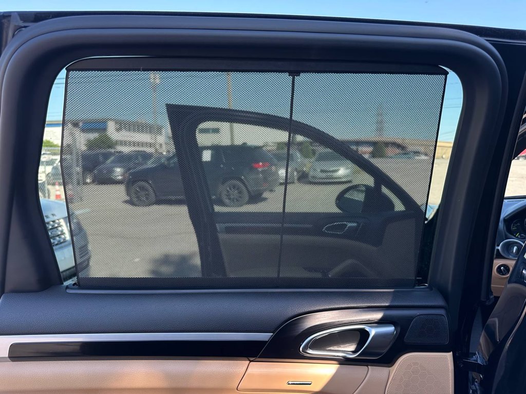 Photo 38 of this PORSCHE CAYENNE