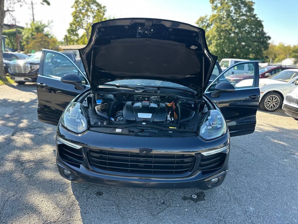 Photo 12 of this PORSCHE CAYENNE