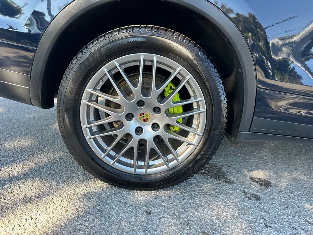 Photo 29 of this PORSCHE CAYENNE