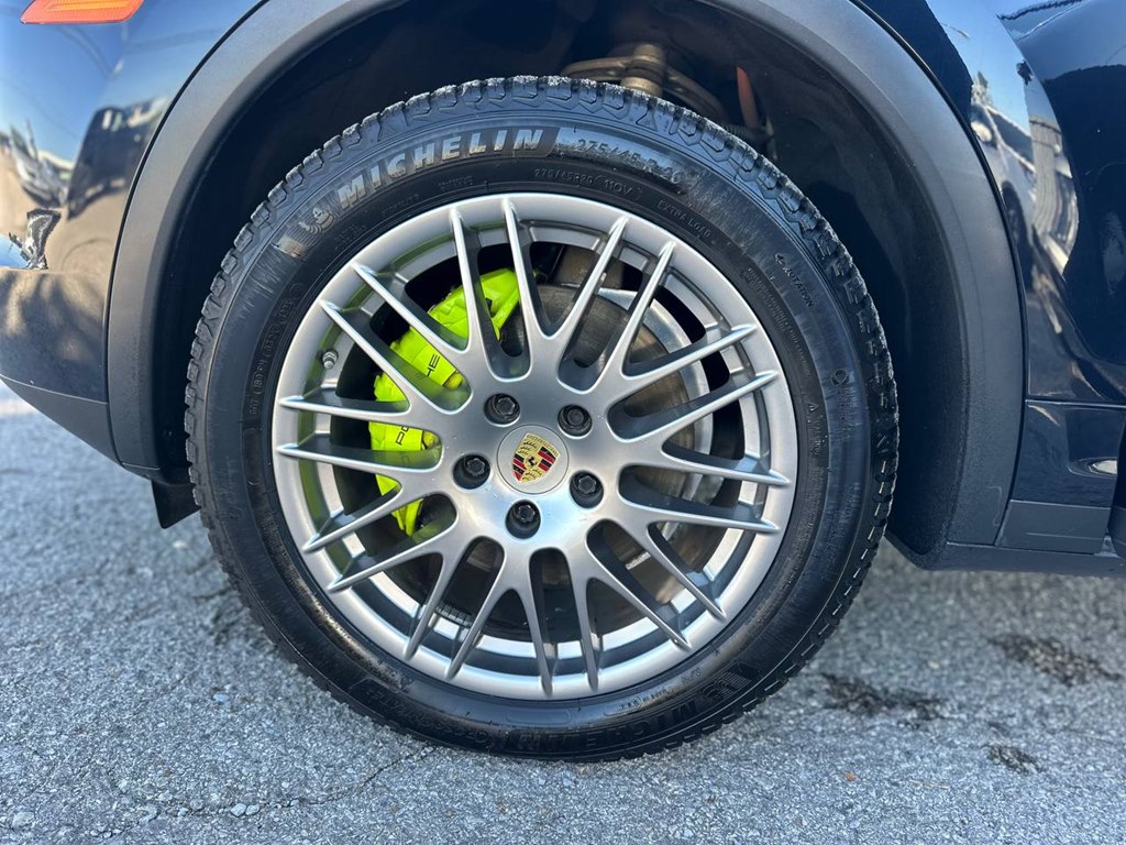 Photo 31 of this PORSCHE CAYENNE