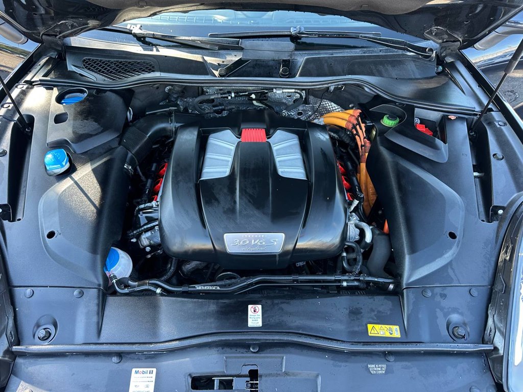 Photo 10 of this PORSCHE CAYENNE