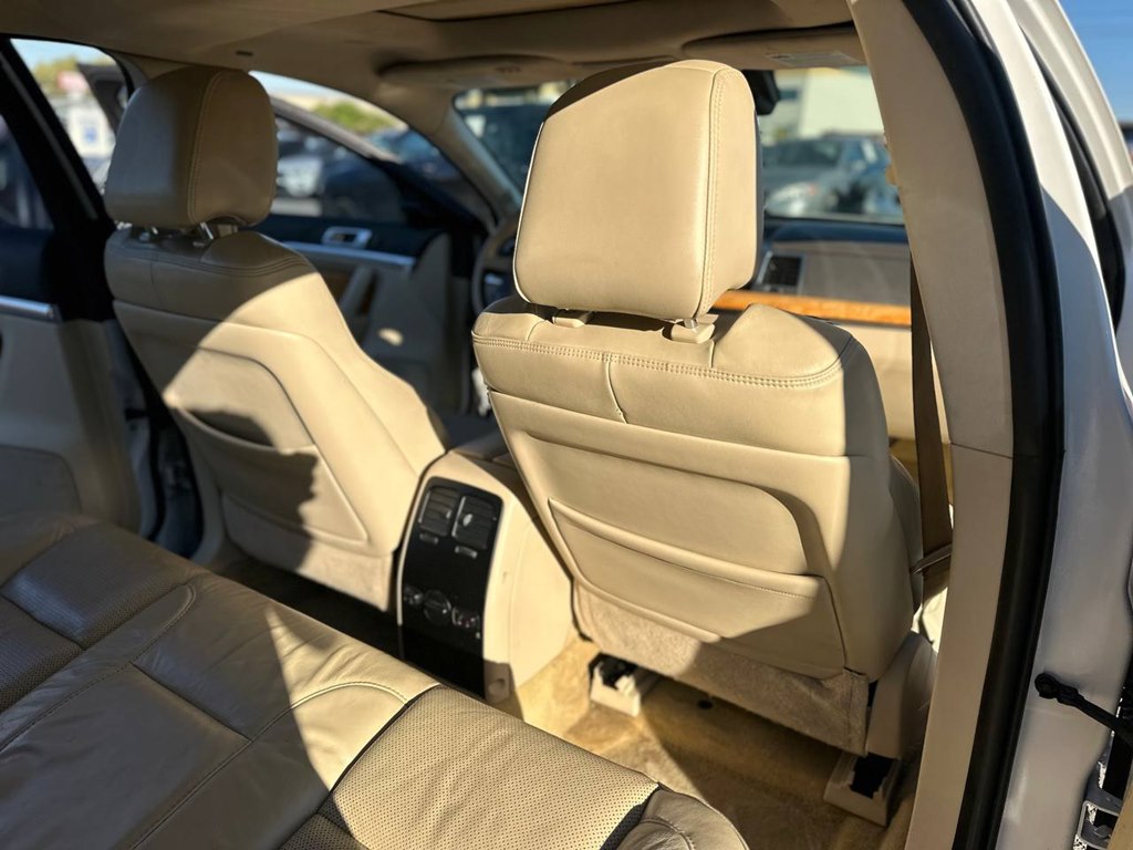 Photo 21 of this LINCOLN MKS