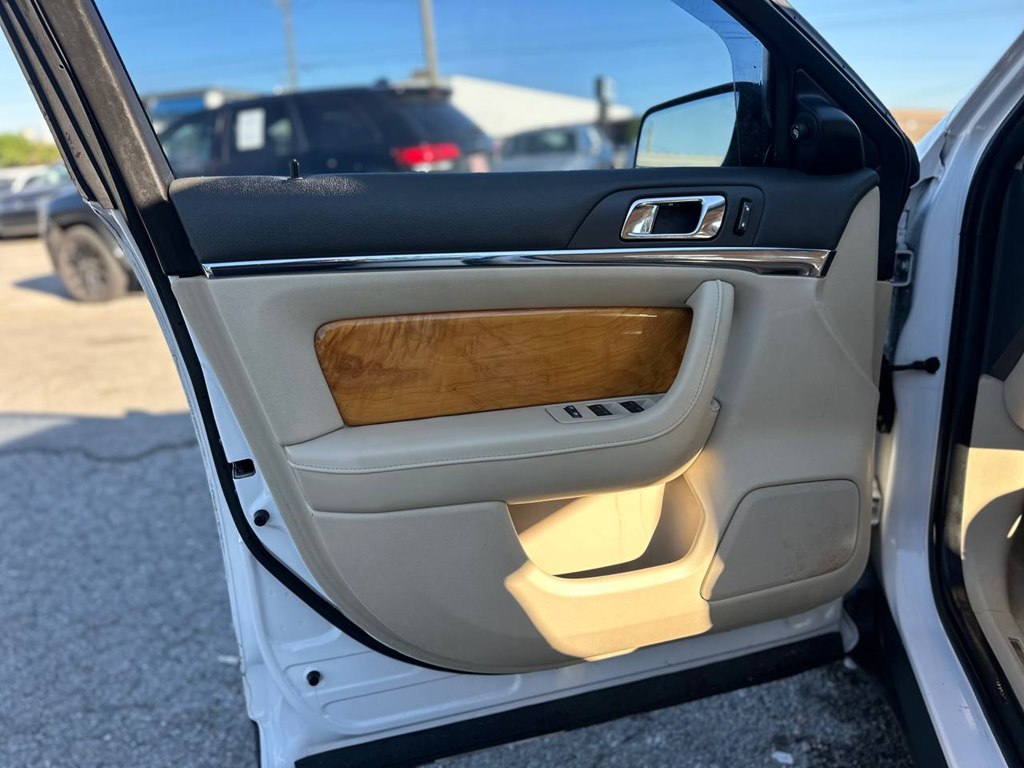 Photo 16 of this LINCOLN MKS