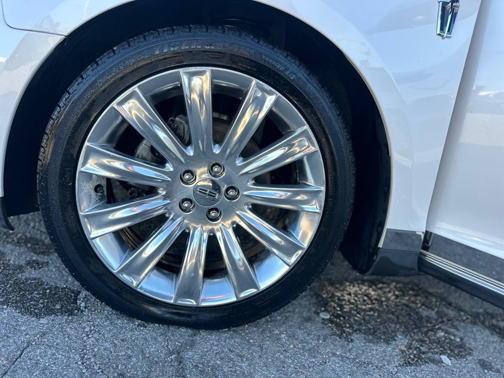 Photo 31 of this LINCOLN MKS