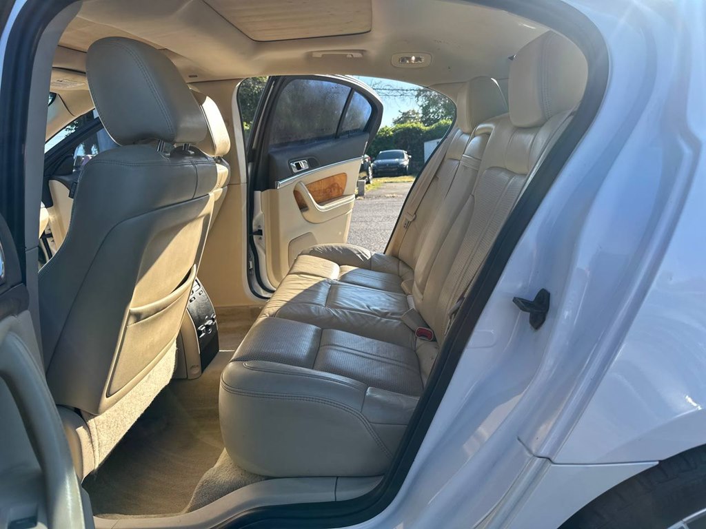 Photo 17 of this LINCOLN MKS