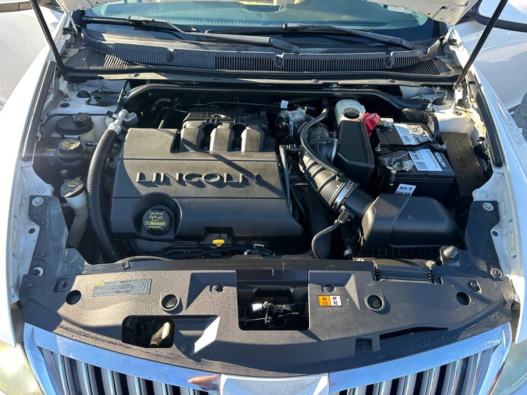 Photo 11 of this LINCOLN MKS