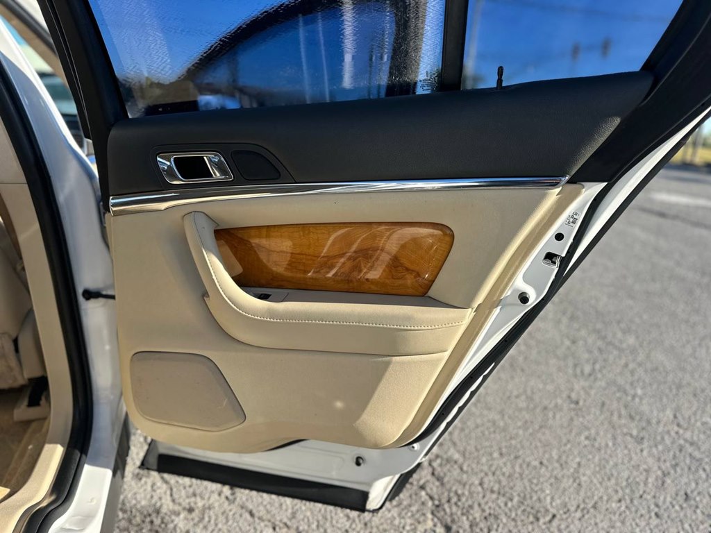 Photo 23 of this LINCOLN MKS