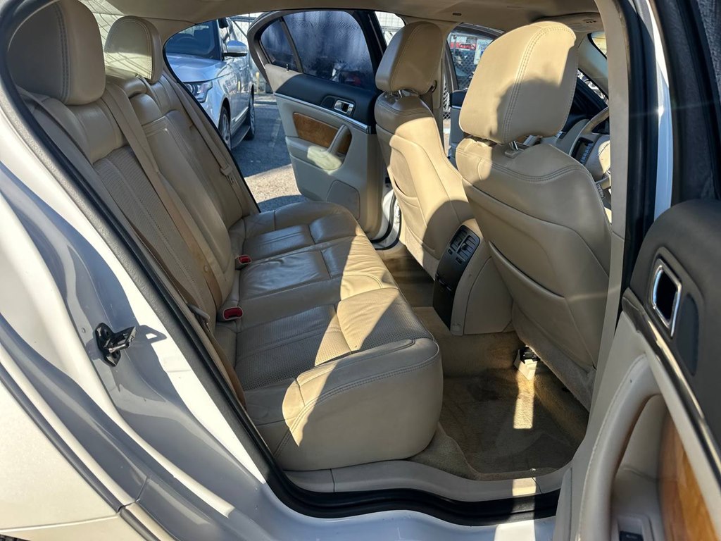 Photo 20 of this LINCOLN MKS