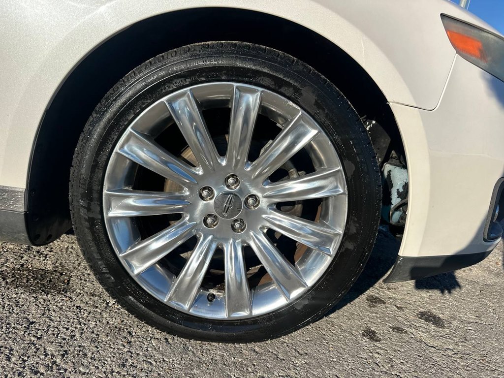 Photo 28 of this LINCOLN MKS
