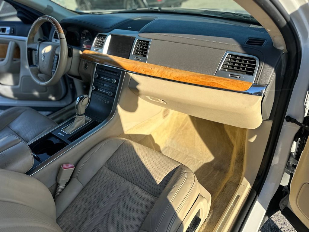 Photo 27 of this LINCOLN MKS
