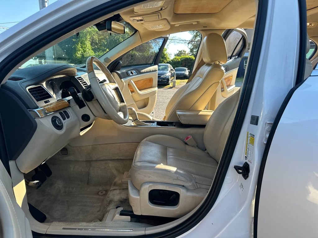 Photo 15 of this LINCOLN MKS