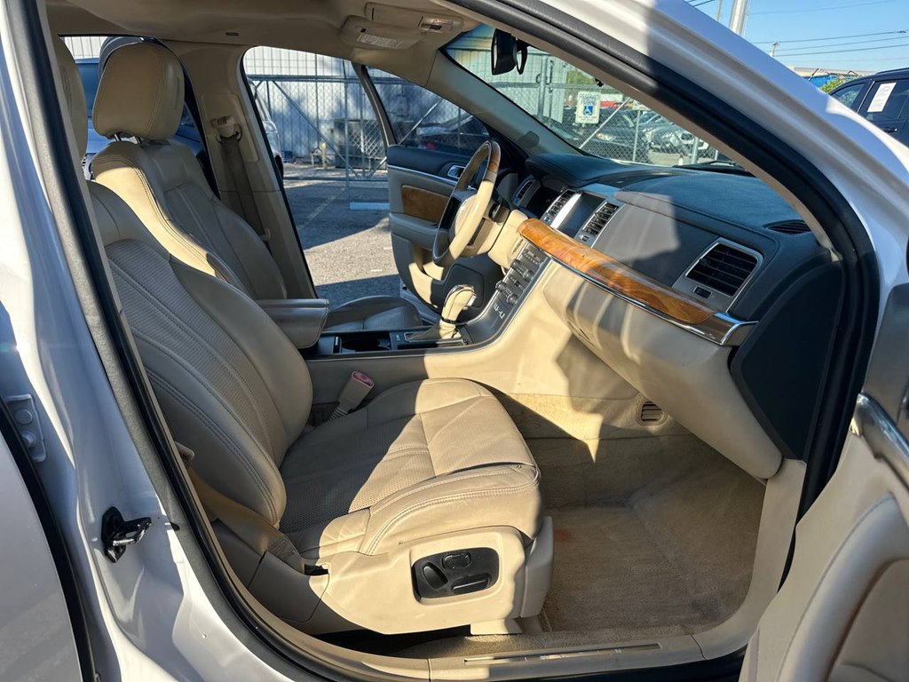 Photo 25 of this LINCOLN MKS