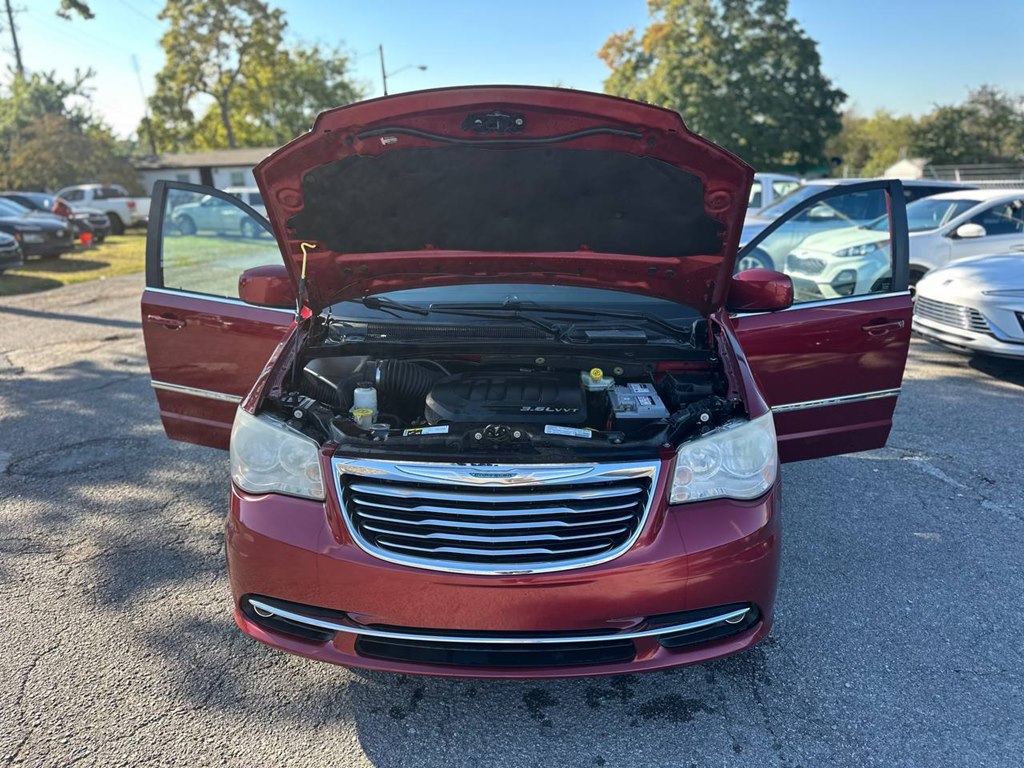 Photo 10 of this CHRYSLER TOWN & COUNTRY