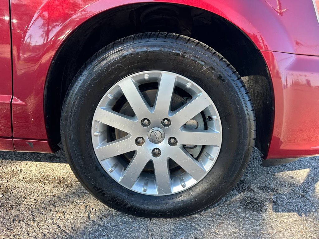 Photo 29 of this CHRYSLER TOWN & COUNTRY