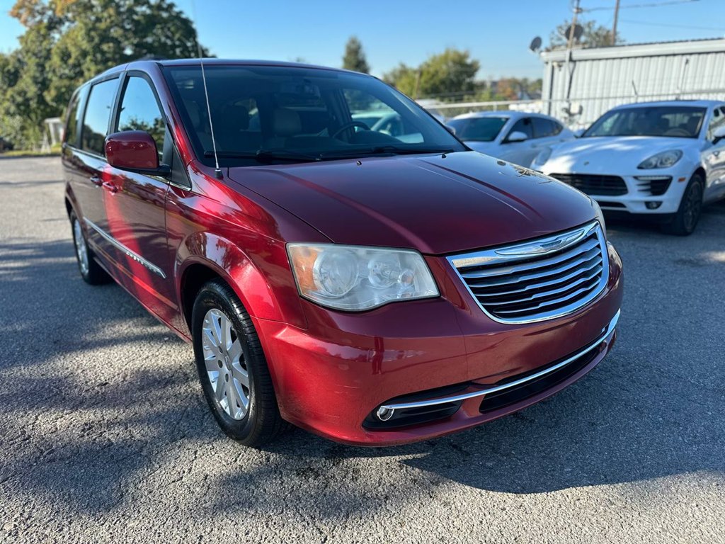 Photo 4 of this CHRYSLER TOWN & COUNTRY