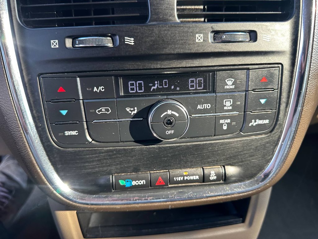 Photo 34 of this CHRYSLER TOWN & COUNTRY
