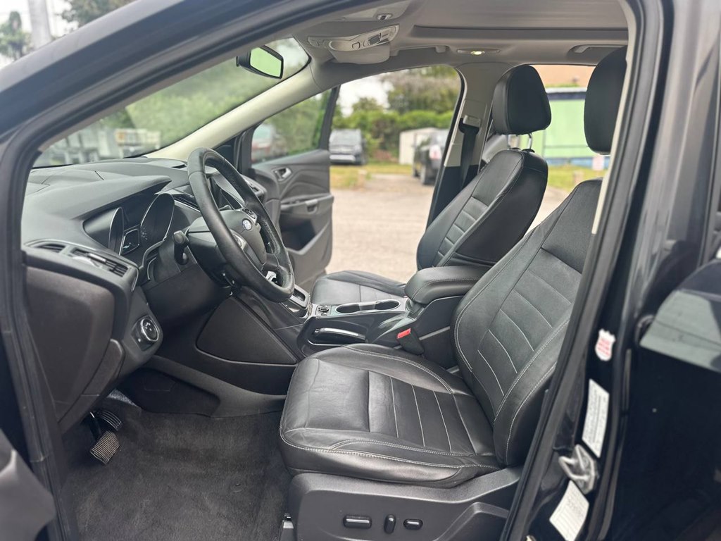 Photo 14 of this FORD ESCAPE