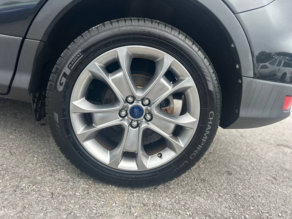 Photo 30 of this FORD ESCAPE