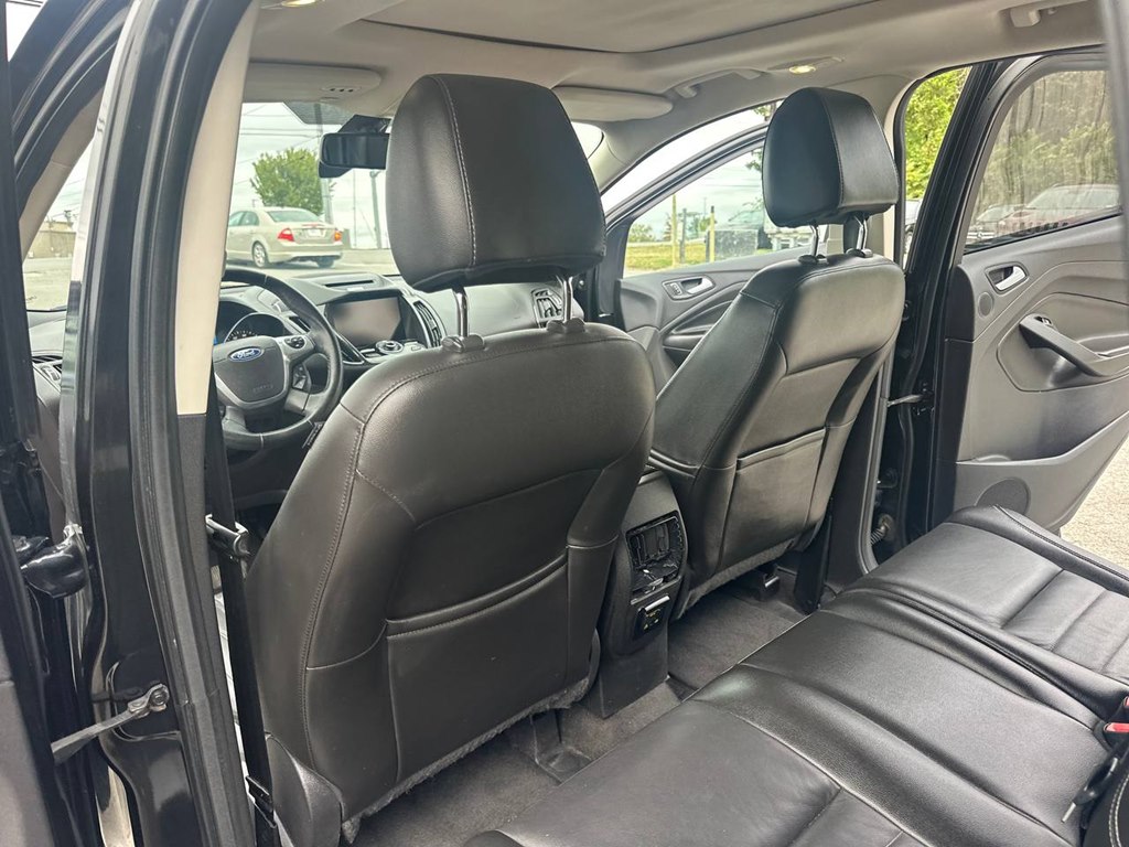 Photo 18 of this FORD ESCAPE