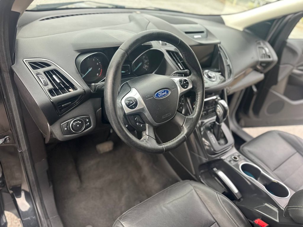 Photo 16 of this FORD ESCAPE