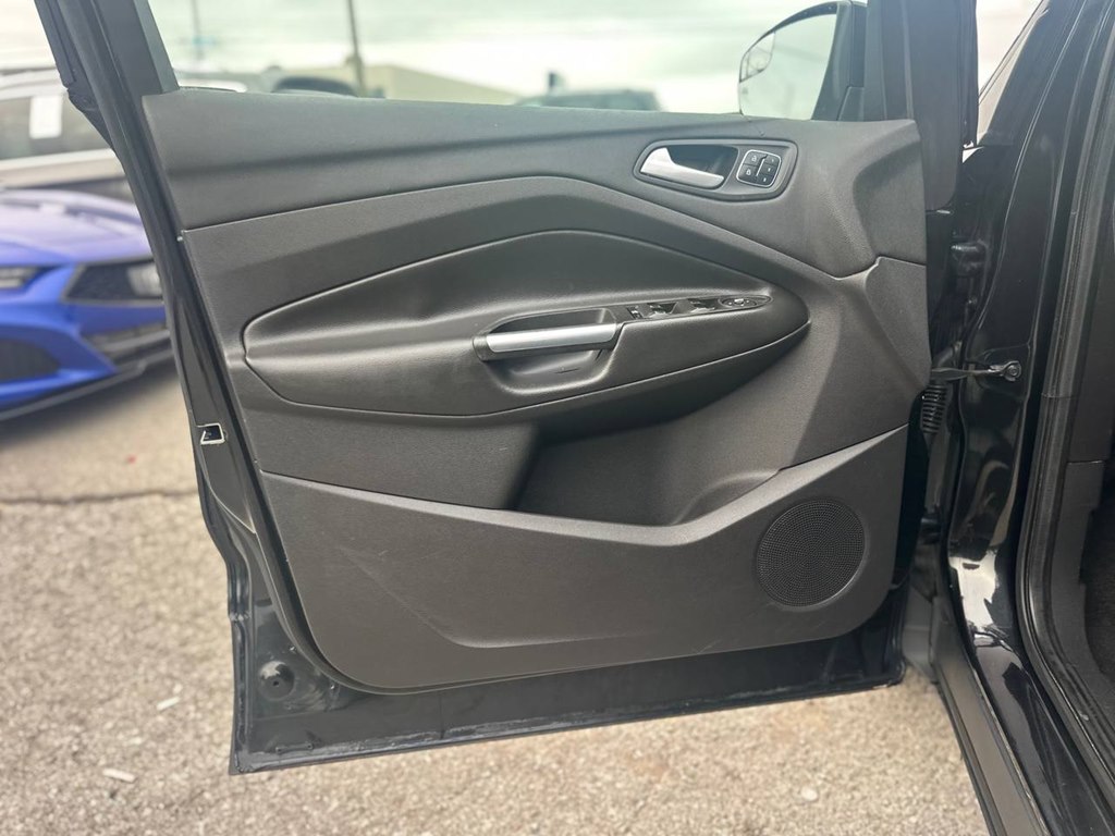 Photo 15 of this FORD ESCAPE