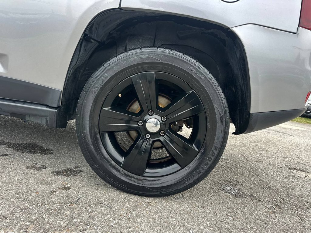 Photo 26 of this JEEP COMPASS