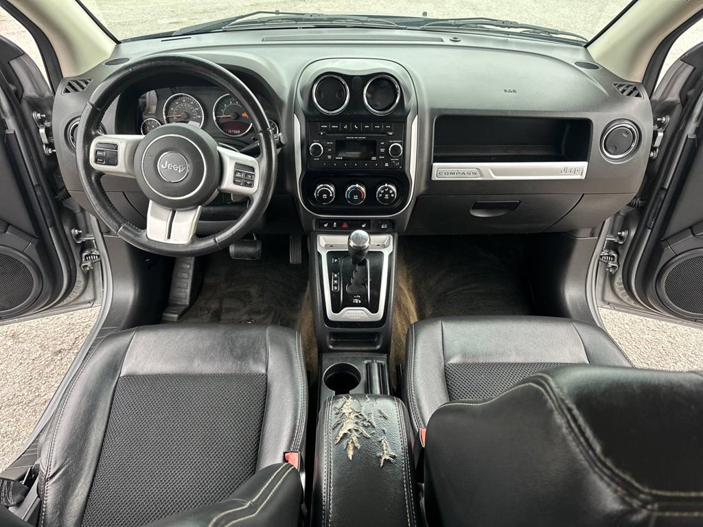 Photo 17 of this JEEP COMPASS