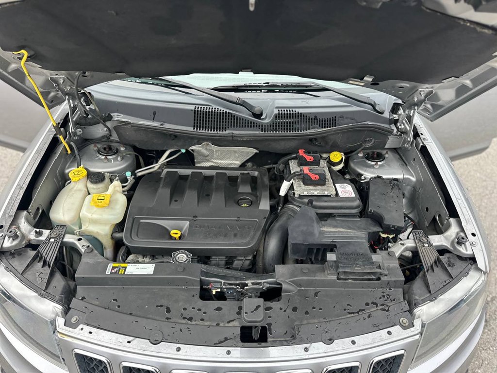 Photo 7 of this JEEP COMPASS