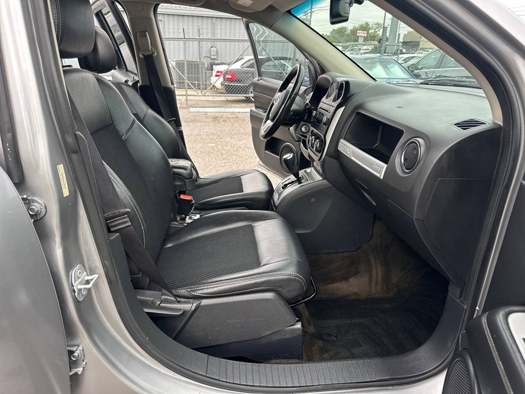 Photo 21 of this JEEP COMPASS