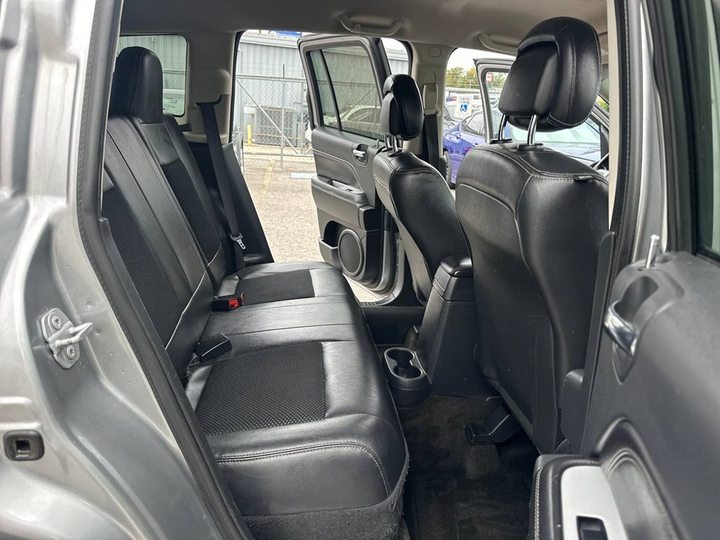 Photo 16 of this JEEP COMPASS